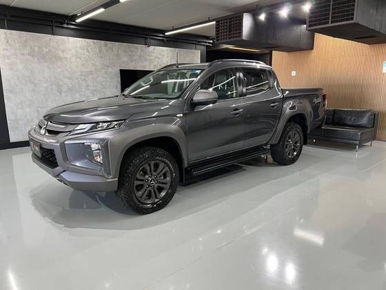 MITSUBISHI L200 TRITON 2.4 16V TURBO DIESEL SPORT OUTDOOR PLUS CD 4P 4X4 AUTOMÁTICO